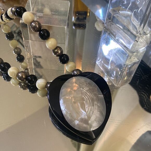 Vintage Black and White MOP Heart Necklace - Picture 5 of 8